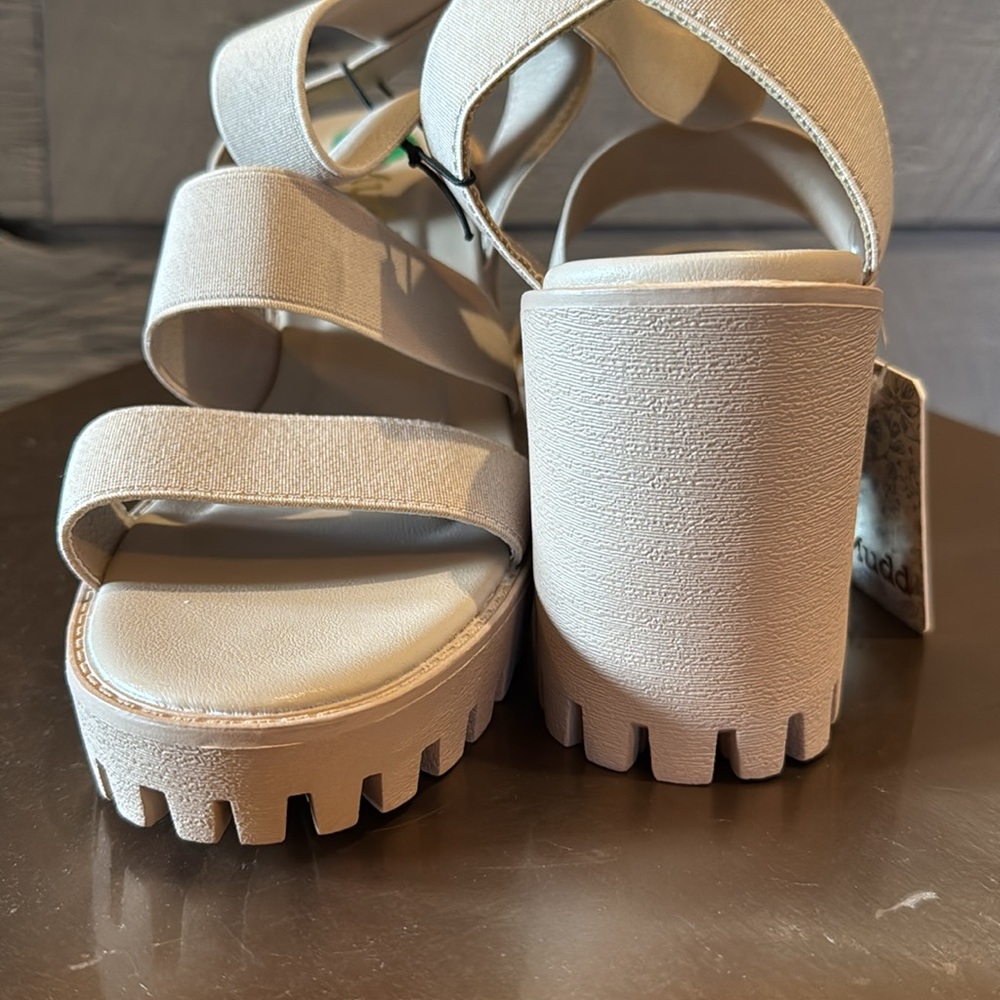 Mudd Cream Platform Sandals with Chunky Sole - Picture 3 of 8